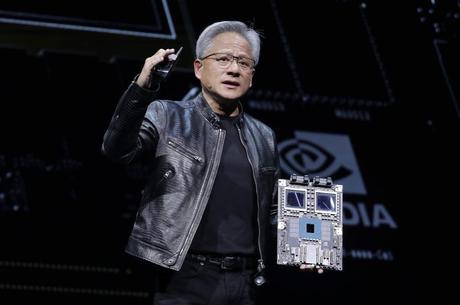 Las ganancias de Nvidia podrían revertir el tambaleante negocio de la IA ARCHIVO - El presidente y director ejecutivo de Nvidia, Jensen Huang, habla durante la exposición Computex 2024 en Taipei, Taiwán, el 2 de junio de 2024. El repunte de Nvidia el martes 25 de junio de 2024 ayuda a mantener los índices estadounidenses cerca de sus niveles récord del martes. (Foto AP/Chiang Ying-ying)