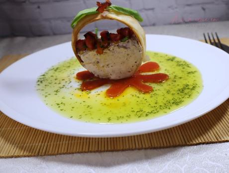 Aros de hojaldre con queso y tomate