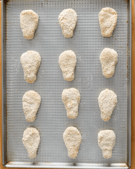 patitas de pollo sobre fuente