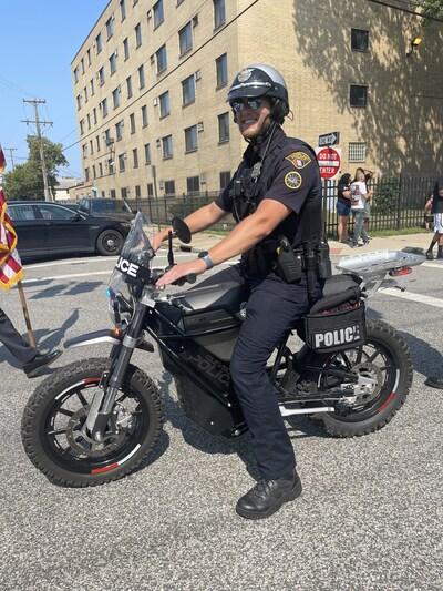 LAND une fuerzas con el Departamento de Policía de Cleveland para electrificar flotas de patrulla con su motocicleta eléctrica LAND une fuerzas con el Departamento de Policía de Cleveland para electrificar flotas de patrulla con su motocicleta eléctrica