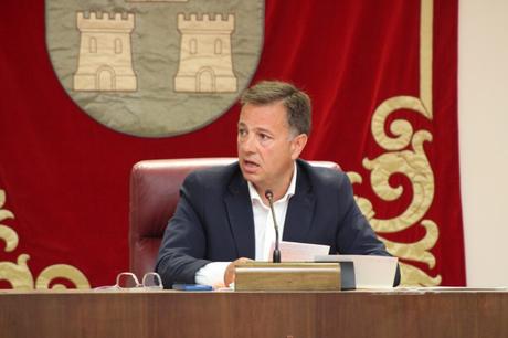 Alcalde de Albacete responde al PSOE C-LM sobre transfuguismo y califica de «charlatán» a su secretario de Organización