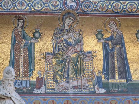 ROMÁNICO EN ROMA IGLESIA DE SANTA MARÍA DEL TRASTEVERE Santa María con personajes