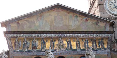 ROMÁNICO EN ROMA IGLESIA DE SANTA MARÍA DEL TRASTEVERE Detalle friso portada