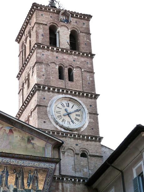 ROMÁNICO EN ROMA IGLESIA DE SANTA MARÍA DEL TRASTEVERE Campanario