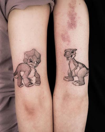 Dinosaurios en la piel por María Fernández