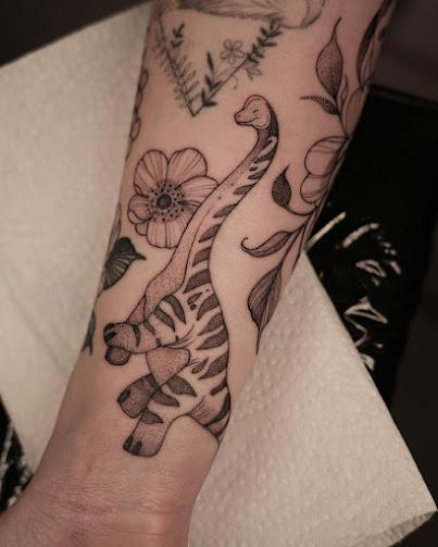 Dinosaurios en la piel por María Fernández