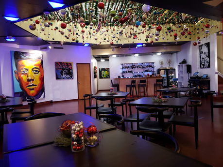 Desprecio y veneración Desprecio y veneración