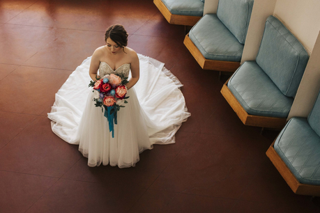 Desprecio y veneración Desprecio y veneración