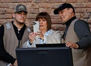 Datos, algoritmos y políticas: El ciberpatrullaje de Bullrich