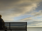 Estudio encuentra asociación entre soledad riesgo glaucoma.