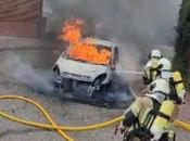 Bomberos sofocan llamas vehículo sale ardiendo urbanización Toledo capital