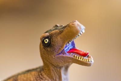 El hallazgo de un fósil “en sorprendente buen estado” permite deducir que los dinosaurios tenían pilas y botones y eran de plástico