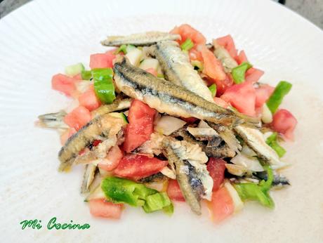 Pipirrana malagueña boquerones fritos 