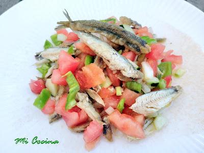 Pipirrana malagueña boquerones fritos 