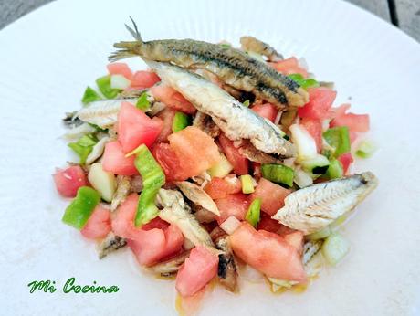 Pipirrana malagueña boquerones fritos 