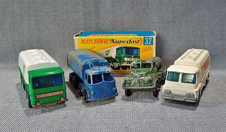 Camiones cisternas de las marcas Husky y Matchbox