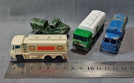 Camiones cisternas de las marcas Husky y Matchbox Camiones cisternas de las marcas Husky y Matchbox