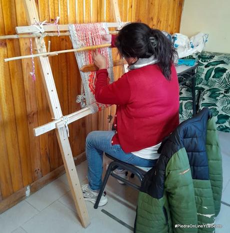 Taller de Telar Mapuche en el Nucleamiento 6 de Piedra del Águila