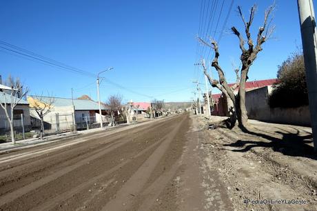 El día después...de la lluvia. Reparación de calles en Piedra del Águila. El día después...de la lluvia. Reparación de calles en Piedra del Águila.