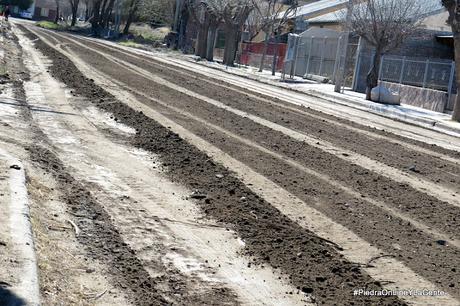 El día después...de la lluvia. Reparación de calles en Piedra del Águila. El día después...de la lluvia. Reparación de calles en Piedra del Águila.