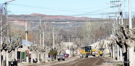El día después...de la lluvia. Reparación de calles en Piedra del Águila. El día después...de la lluvia. Reparación de calles en Piedra del Águila.