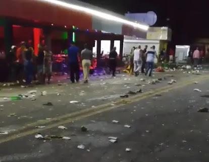 Fallecidos en accidente en Azua estaban en calle frente a bar.