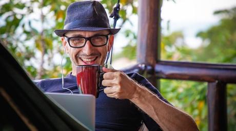 Viajar y trabajar: Claves para el éxito como nómada digital Viajar y trabajar: Claves para el éxito como nómada digital