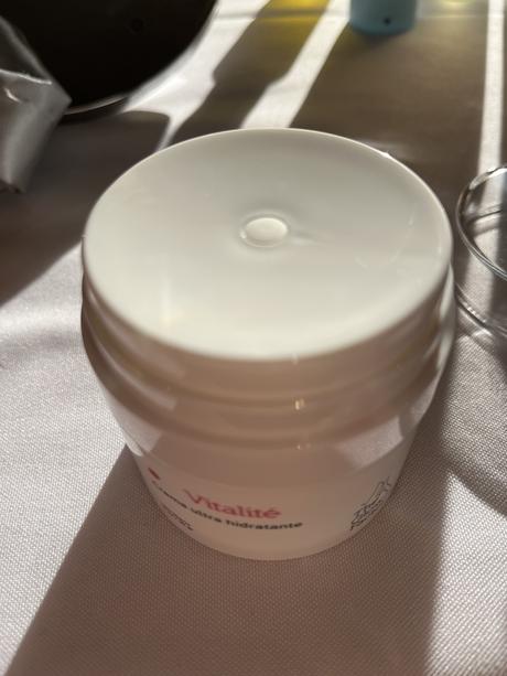 vitalite the glow factor hidratante celeste cid drunk elephant