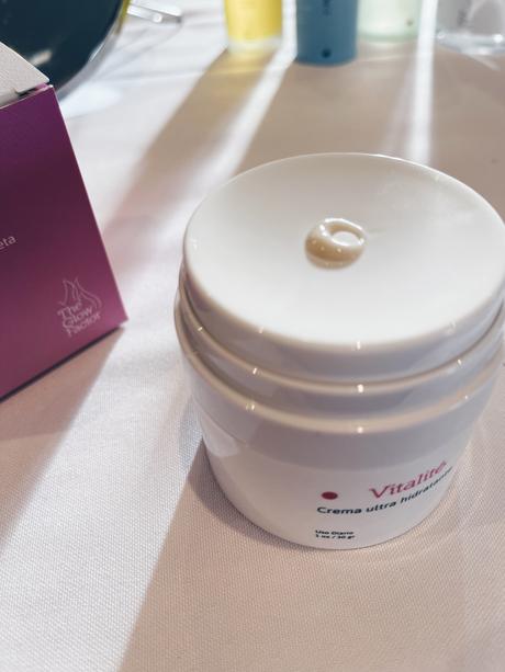 vitalite the glow factor hidratante celeste cid drunk elephant