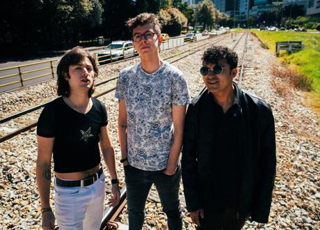 Zafiro presenta ‘Mil palabras’, una crítica a la demagogia y al populismo