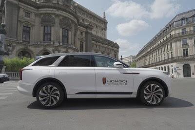 HONGQI llega a París por 