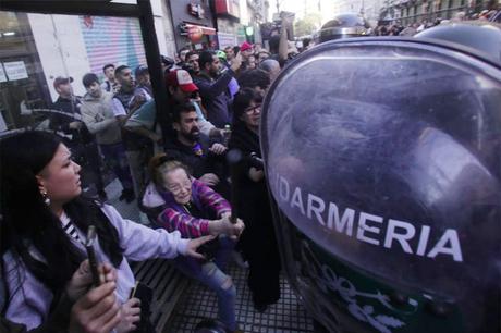 Un gobierno inmoral que reprime a los jubilados. Un gobierno inmoral que reprime a los jubilados.