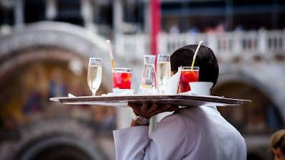 Este verano vinieron más turistas, pero se quedaron menos noches y los hoteles dispararon los precios.