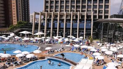 Este verano vinieron más turistas, pero se quedaron menos noches y los hoteles dispararon los precios.