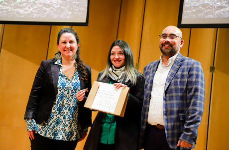 Al centro, Nicole Carrasco, prevencionista de riesgos de Teatro Biobío.