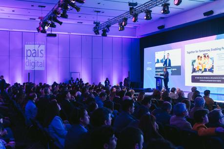 Samsung destaca la democratización de la Inteligencia Artificial en el Summit País Digital 2024 162A2654