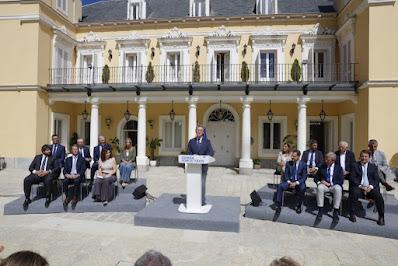 Cada loco con su tema.