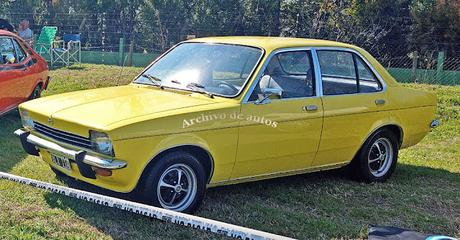Auto insignia y aniversarios en Expo Auto Argentino 2024 Auto insignia y aniversarios en Expo Auto Argentino 2024