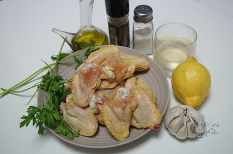 Alitas de pollo al ajillo con patatas Alitas de pollo al ajillo con patatas