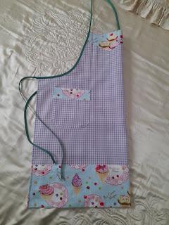 BOLSA GORJUSS Y DELANTAL CON CUADROS VICHY COLOR MORADO *RETO RMB*