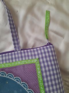BOLSA GORJUSS Y DELANTAL CON CUADROS VICHY COLOR MORADO *RETO RMB*