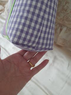 BOLSA GORJUSS Y DELANTAL CON CUADROS VICHY COLOR MORADO *RETO RMB*