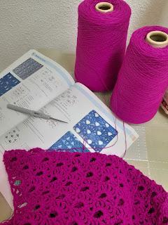 CHALECO CON FLECOS & DIA INTERNACIONAL DEL CROCHET