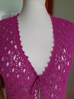 CHALECO CON FLECOS & DIA INTERNACIONAL DEL CROCHET