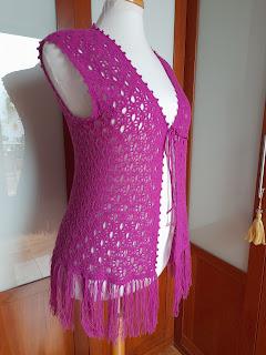 CHALECO CON FLECOS & DIA INTERNACIONAL DEL CROCHET
