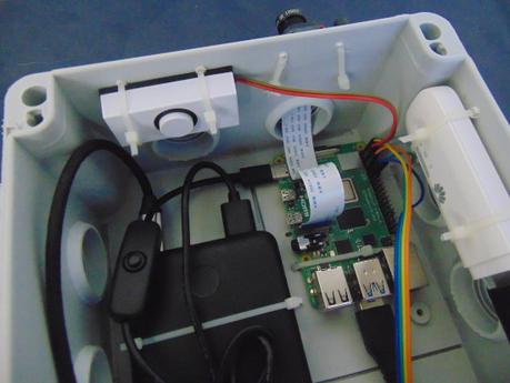 Raspberry Pi: Pulsadores e Interruptores Raspberry Pi: Pulsadores e Interruptores