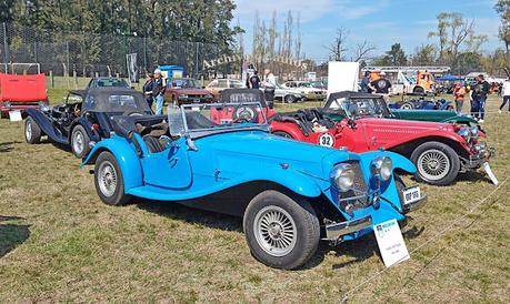 Stands de la decimotercera edición de Expo Auto Argentino Stands de la decimotercera edición de Expo Auto Argentino