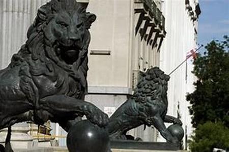 Los leones del Palacio del Congreso de Diputados de Madrid