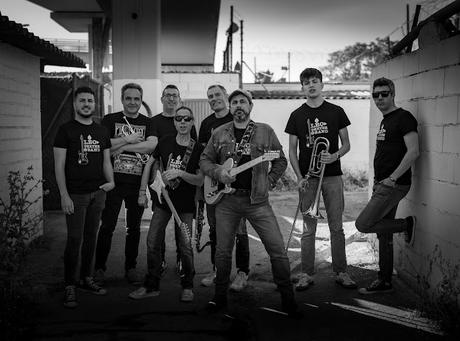 BLOGSSIPGIRL TE PRESENTA: LEO DEXTER BAND, VOZ RASGADA, RITMOS PENETRANTES.