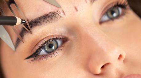 Cómo la micropigmentación transforma tus cejas de manera duradera